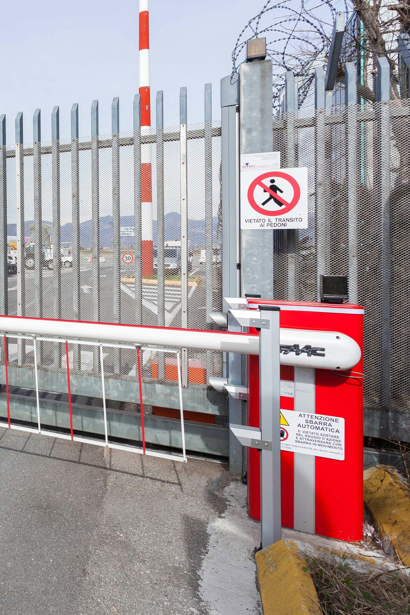 Torantriebe und Automatische Schranken | FAAC Austria